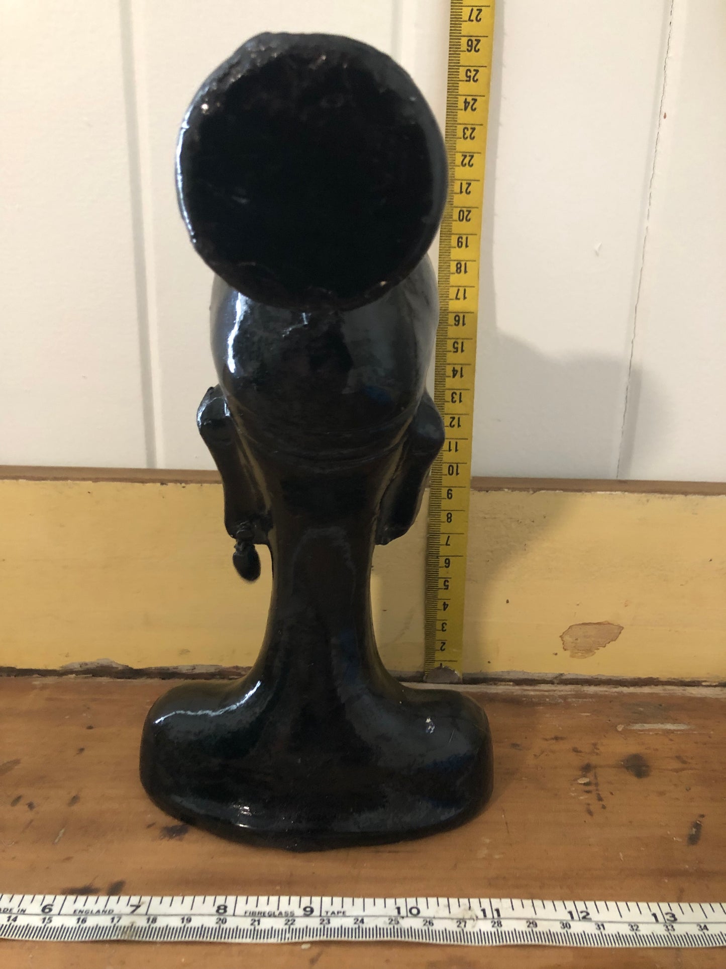Lady head figurine. Black