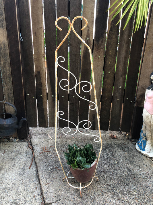 Wire stand garden