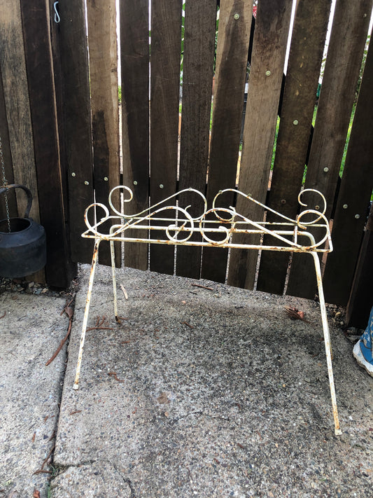 Wire stand garden