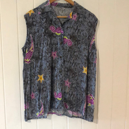 Ladies oversized 90’s shirt 8/10